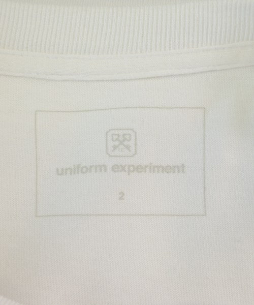 uniform experiment เสื้อยืด/เสื้อท็อปส์