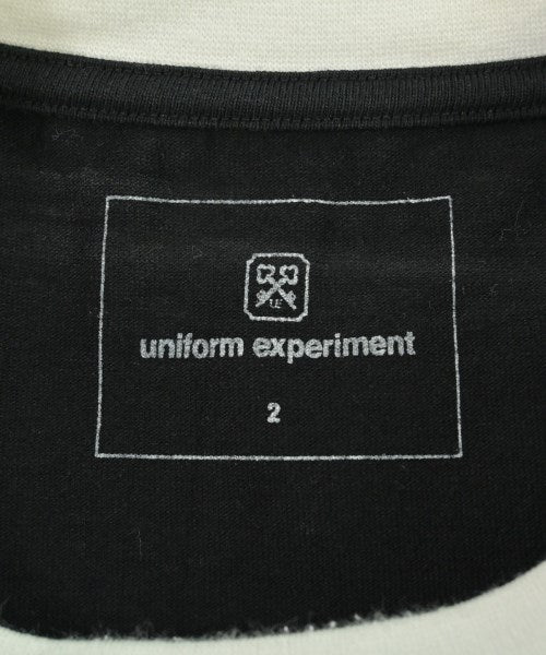 uniform experiment เสื้อยืด/เสื้อท็อปส์
