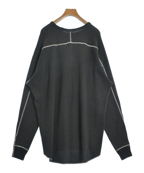 uniform experiment เสื้อยืด/เสื้อท็อปส์