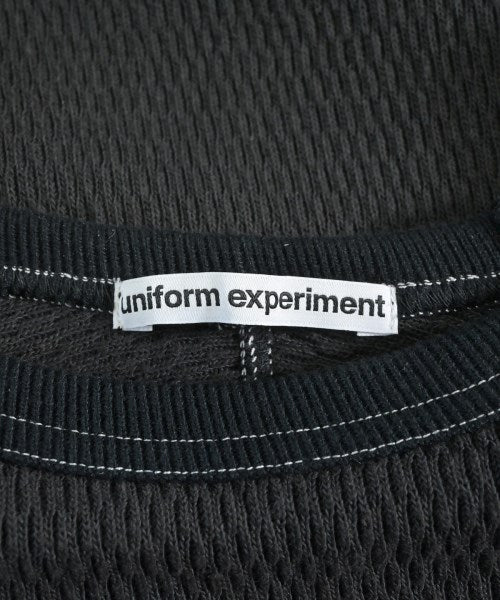 uniform experiment เสื้อยืด/เสื้อท็อปส์