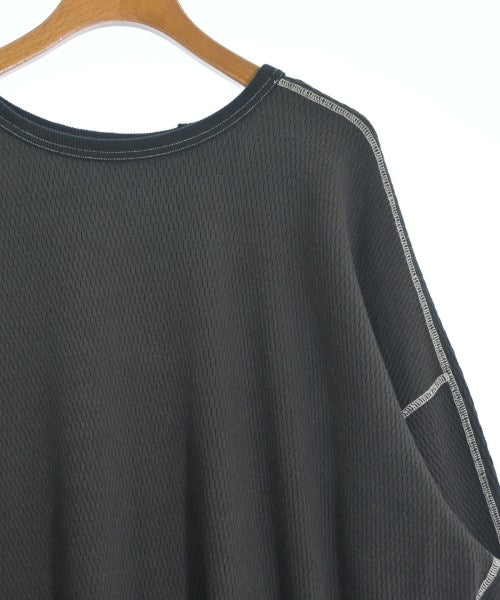 uniform experiment เสื้อยืด/เสื้อท็อปส์