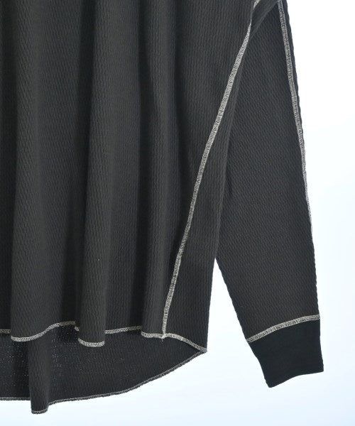 uniform experiment เสื้อยืด/เสื้อท็อปส์