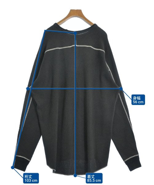 uniform experiment เสื้อยืด/เสื้อท็อปส์