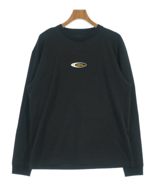 uniform experiment เสื้อยืด/เสื้อท็อปส์