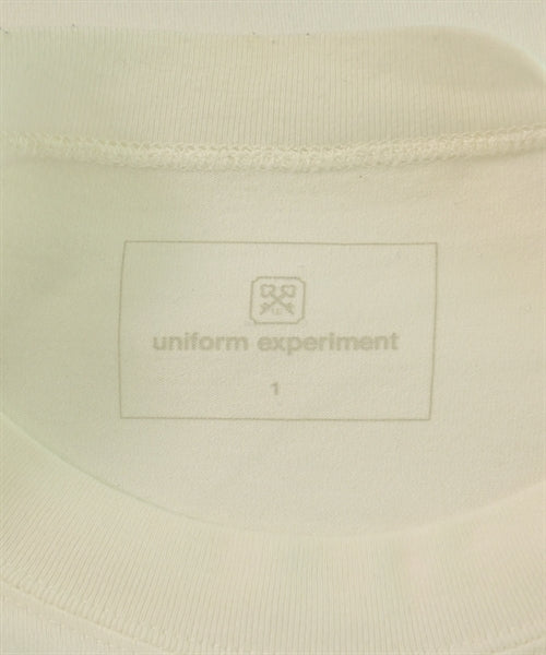uniform experiment เสื้อยืด/เสื้อท็อปส์