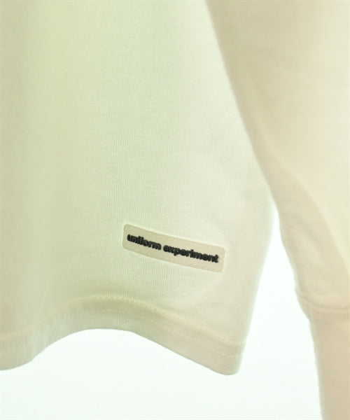 uniform experiment เสื้อยืด/เสื้อท็อปส์