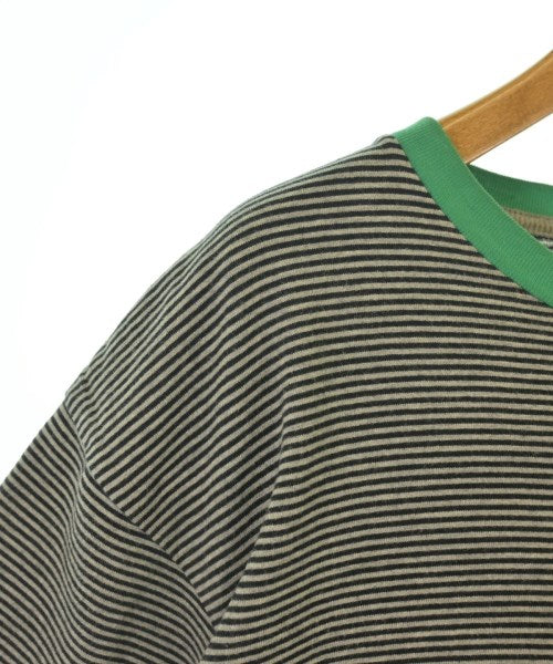 uniform experiment เสื้อยืด/เสื้อท็อปส์