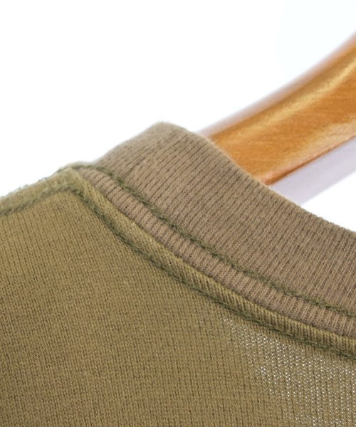 uniform experiment เสื้อยืด/เสื้อท็อปส์