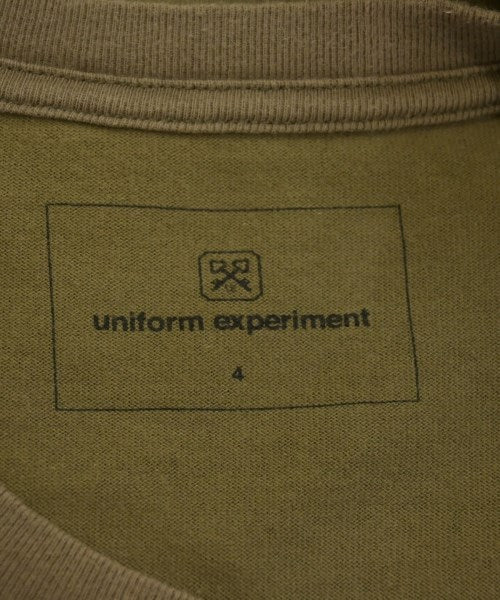 uniform experiment เสื้อยืด/เสื้อท็อปส์
