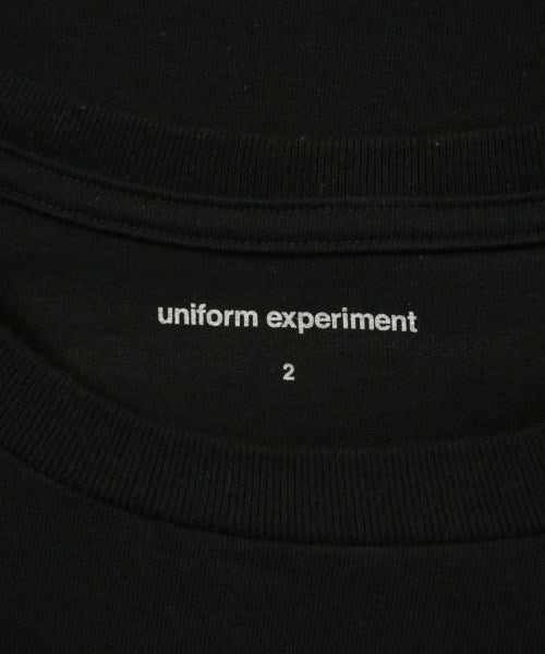 uniform experiment เสื้อยืด/เสื้อท็อปส์