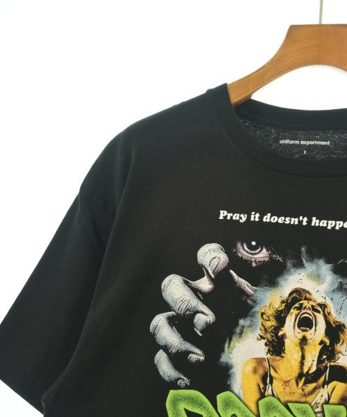 uniform experiment เสื้อยืด/เสื้อท็อปส์