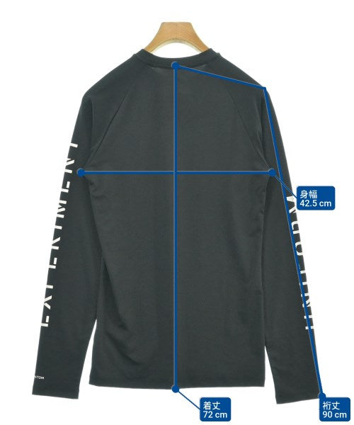 uniform experiment เสื้อยืด/เสื้อท็อปส์