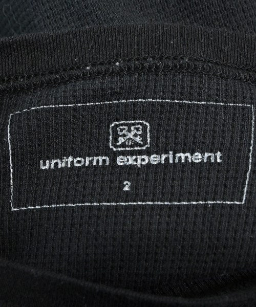 uniform experiment เสื้อยืด/เสื้อท็อปส์