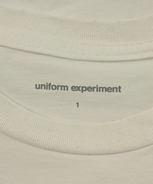 uniform experiment เสื้อยืด/เสื้อท็อปส์