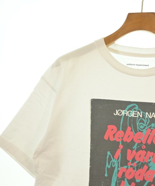 uniform experiment เสื้อยืด/เสื้อท็อปส์