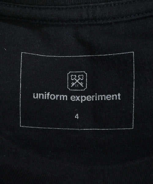 uniform experiment เสื้อยืด/เสื้อท็อปส์