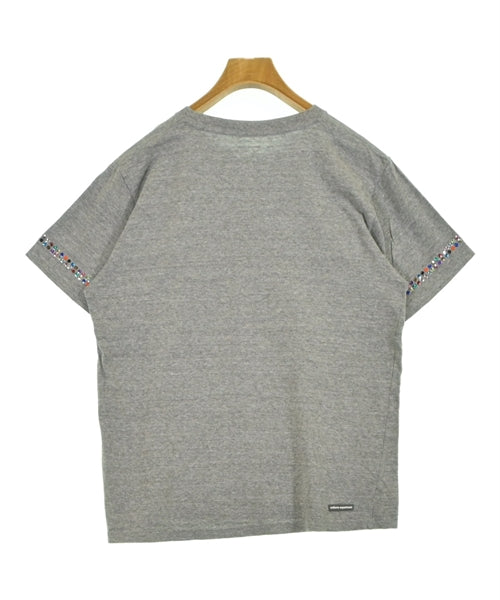 uniform experiment เสื้อยืด/เสื้อท็อปส์