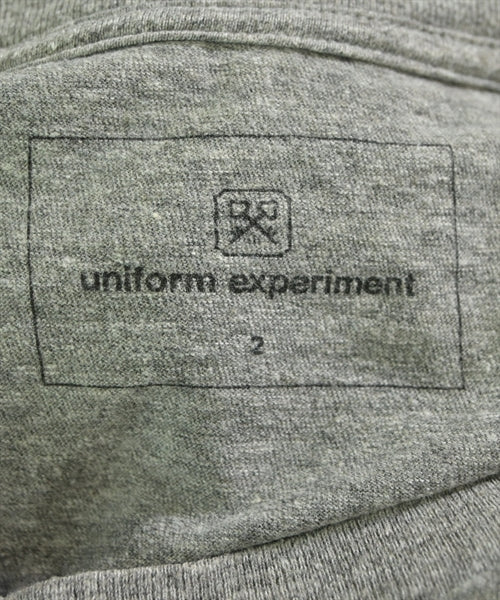 uniform experiment เสื้อยืด/เสื้อท็อปส์