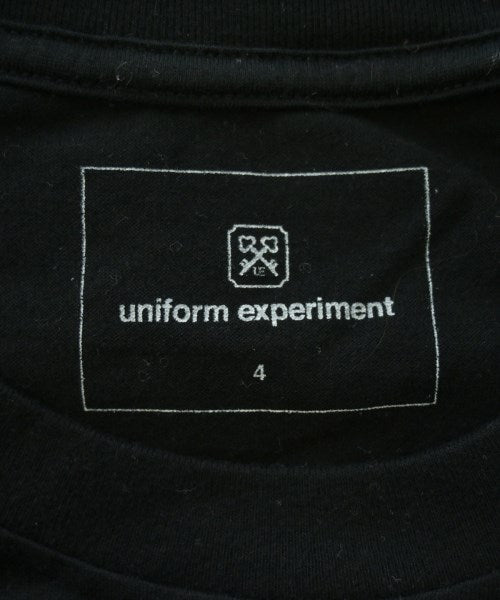 uniform experiment เสื้อยืด/เสื้อท็อปส์