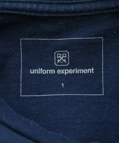 uniform experiment เสื้อยืด/เสื้อท็อปส์