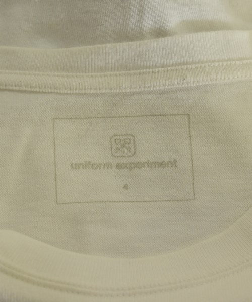 uniform experiment เสื้อยืด/เสื้อท็อปส์