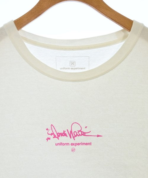 uniform experiment เสื้อยืด/เสื้อท็อปส์
