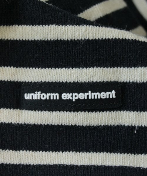 uniform experiment เสื้อยืด/เสื้อท็อปส์