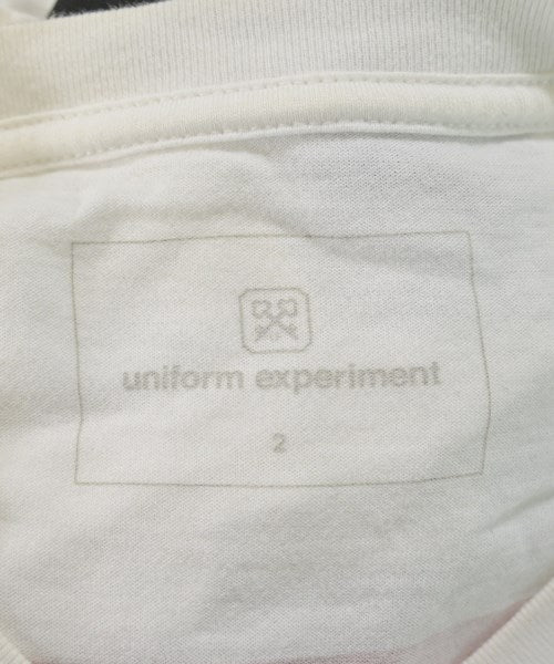 uniform experiment เสื้อยืด/เสื้อท็อปส์