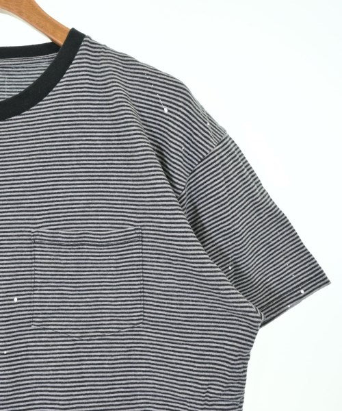 uniform experiment เสื้อยืด/เสื้อท็อปส์