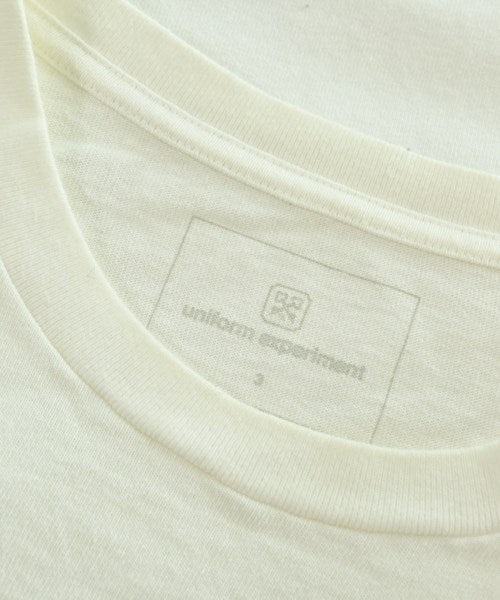 uniform experiment เสื้อยืด/เสื้อท็อปส์