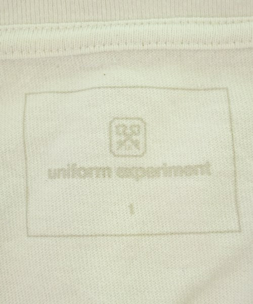 uniform experiment เสื้อยืด/เสื้อท็อปส์