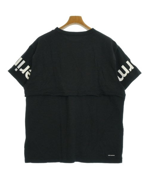 uniform experiment เสื้อยืด/เสื้อท็อปส์