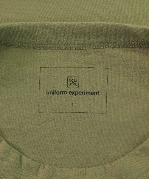 uniform experiment เสื้อยืด/เสื้อท็อปส์