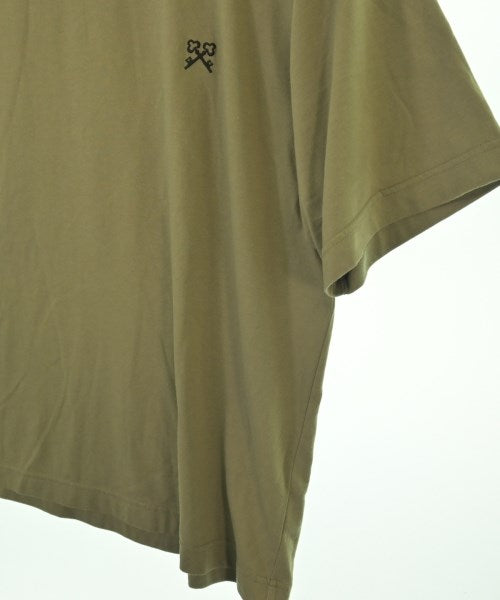 uniform experiment เสื้อยืด/เสื้อท็อปส์