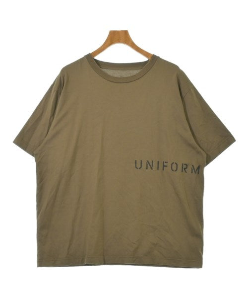 uniform experiment เสื้อยืด/เสื้อท็อปส์
