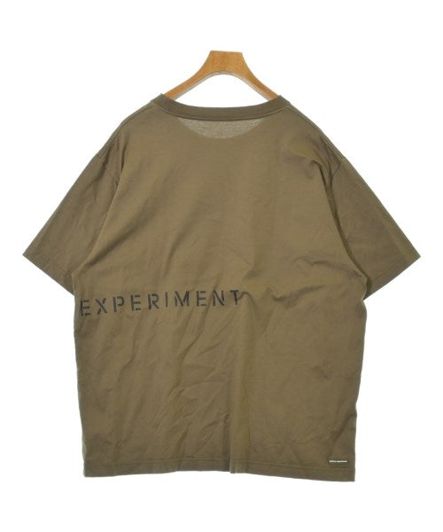 uniform experiment เสื้อยืด/เสื้อท็อปส์