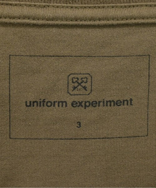 uniform experiment เสื้อยืด/เสื้อท็อปส์