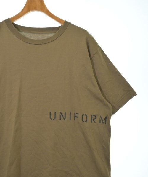 uniform experiment เสื้อยืด/เสื้อท็อปส์