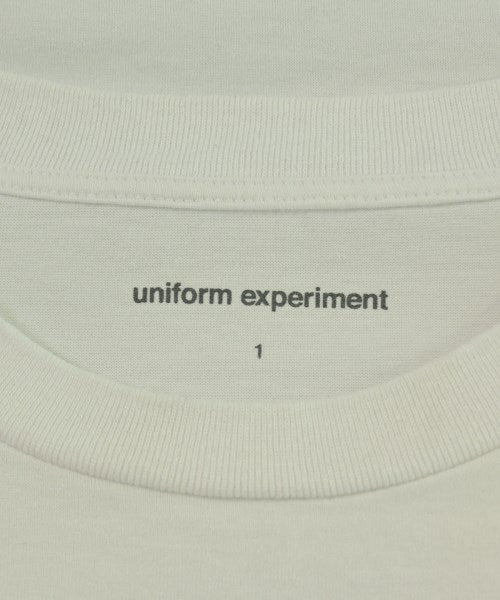 uniform experiment เสื้อยืด/เสื้อท็อปส์