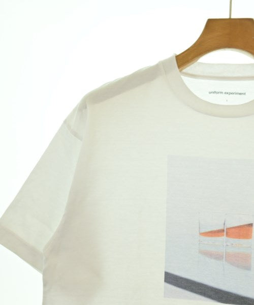 uniform experiment เสื้อยืด/เสื้อท็อปส์