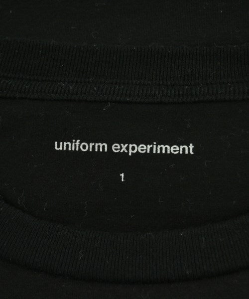 uniform experiment เสื้อยืด/เสื้อท็อปส์