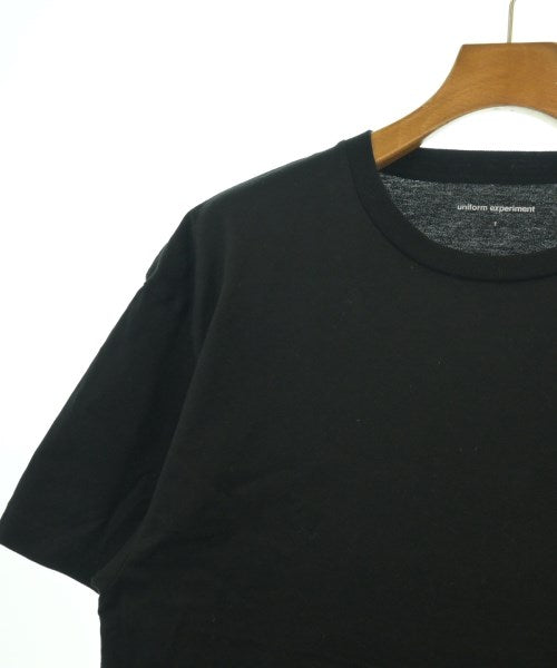 uniform experiment เสื้อยืด/เสื้อท็อปส์