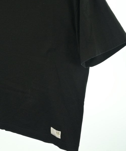 uniform experiment เสื้อยืด/เสื้อท็อปส์
