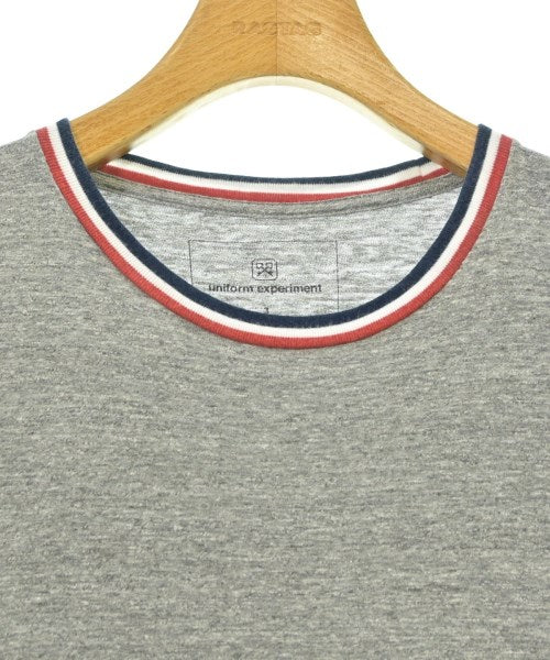 uniform experiment เสื้อยืด/เสื้อท็อปส์