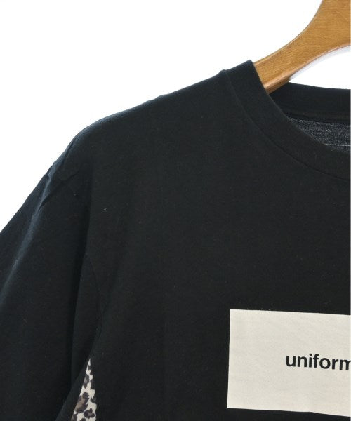 uniform experiment เสื้อยืด/เสื้อท็อปส์