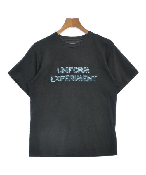 uniform experiment เสื้อยืด/เสื้อท็อปส์