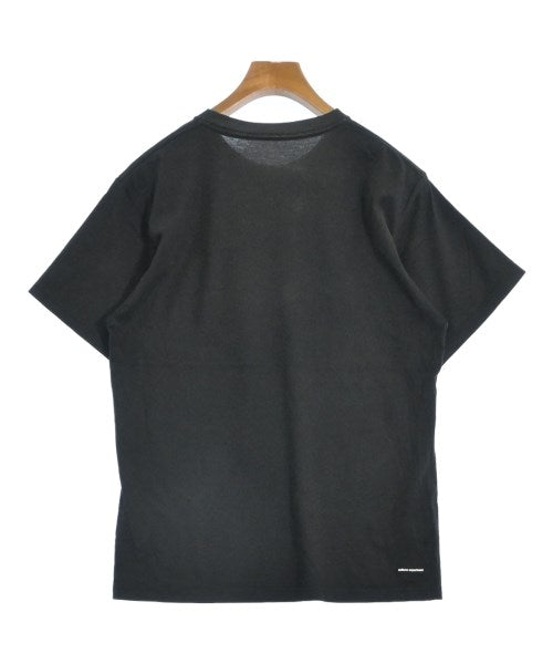 uniform experiment เสื้อยืด/เสื้อท็อปส์