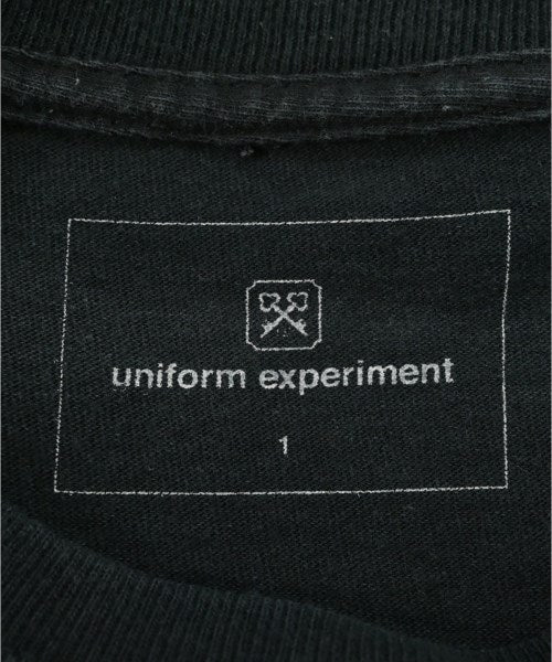 uniform experiment เสื้อยืด/เสื้อท็อปส์