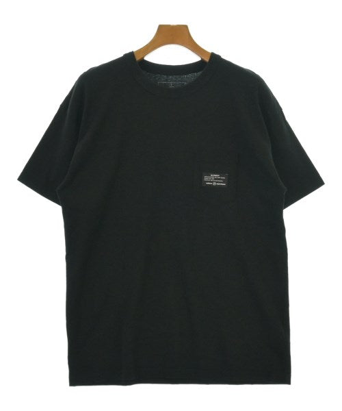 uniform experiment เสื้อยืด/เสื้อท็อปส์