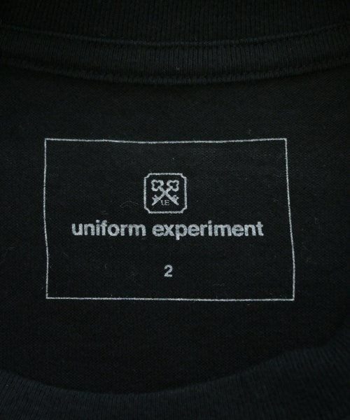 uniform experiment เสื้อยืด/เสื้อท็อปส์
